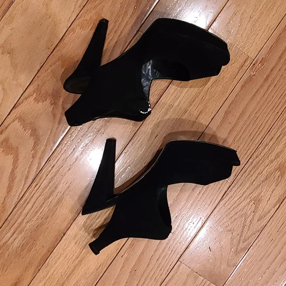 Marc Fisher Suede Shoes - Picture 6 of 13